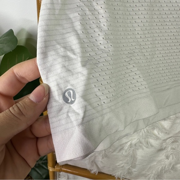 Lululemon White Tank Top sz M - Picture 2 of 4
